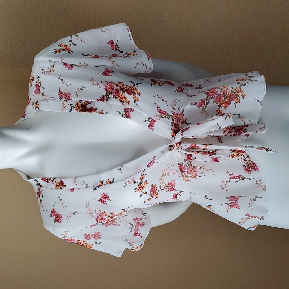 🆕️ WINDSOR White Floral Short Sleeve Tie-Front Sheer Ruffle Hem Blouse SIZE: S